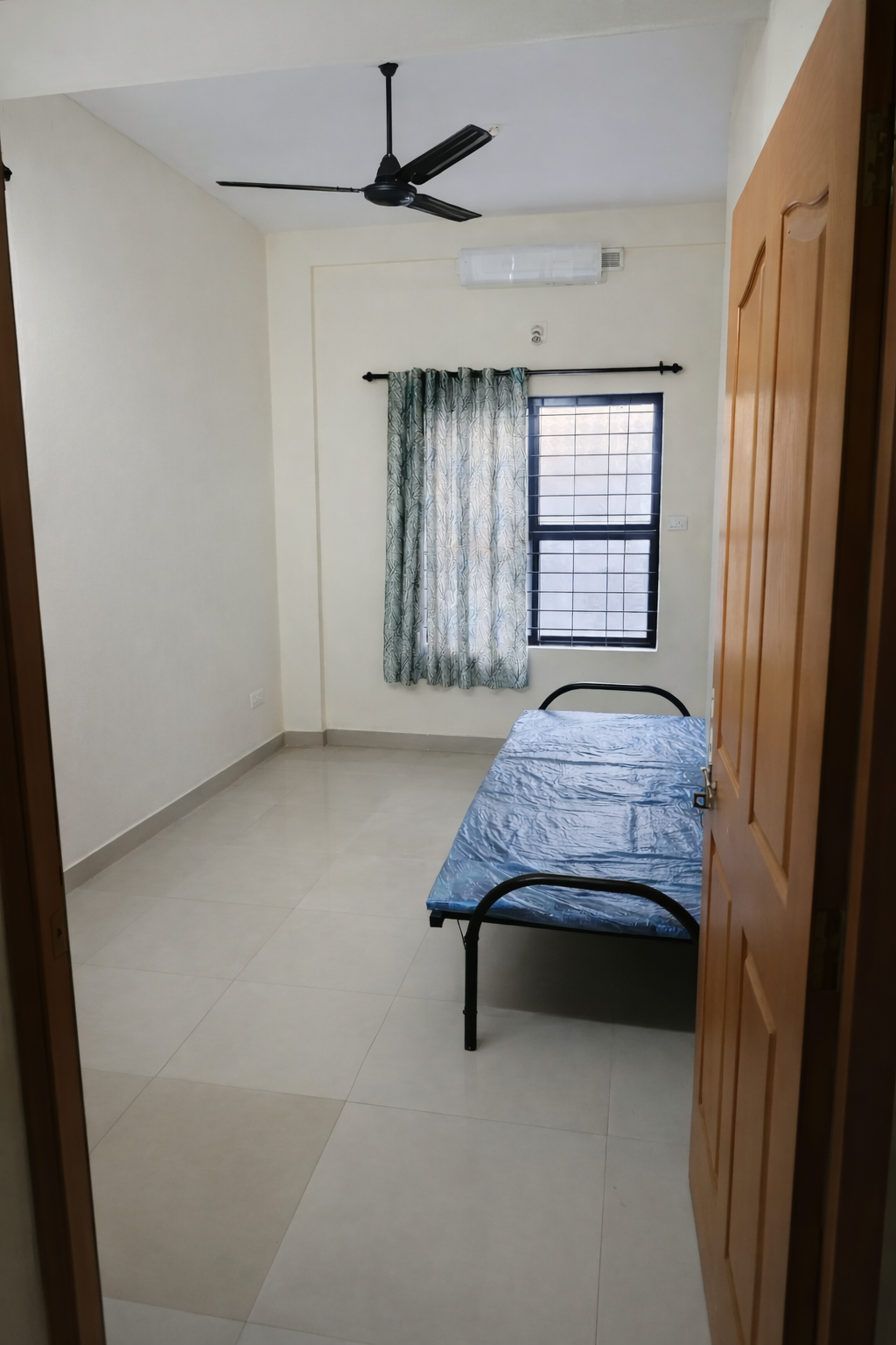 Private room for working professionals – Palace Boys Hostel Kottayam